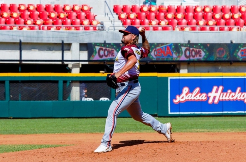 REVÉS EN DUELO DE PITCHEO ANTE DOMINICANA
