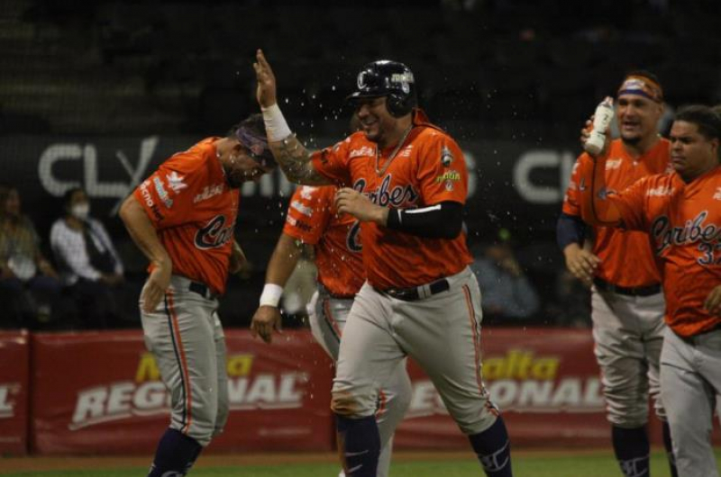 JESUS SUCRE GUIÓ A CARIBES EN EL UNIVERSITARIO