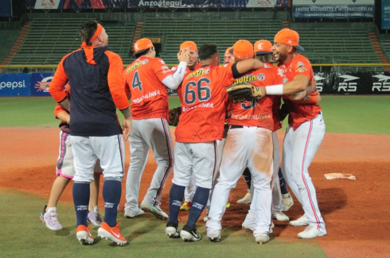 CARIBES CLASIFICA A SU OCTAVA FINAL