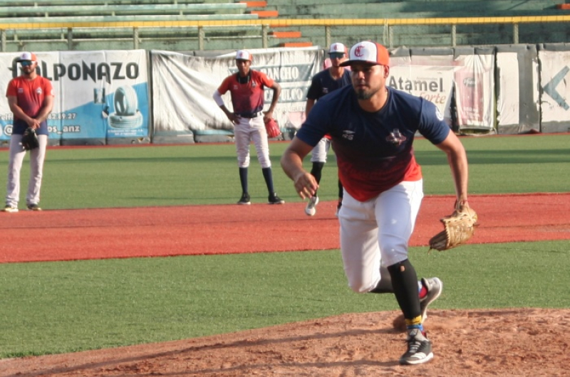 OMAR BENCOMO JR ABRE EL JUEGO INAUGURAL