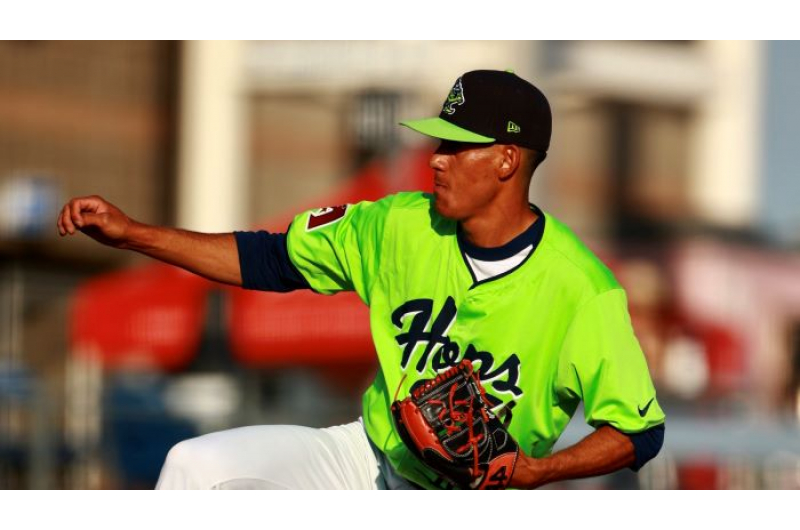 JOE ELBIS EL TRIBU PITCHER DE LA SEMANA