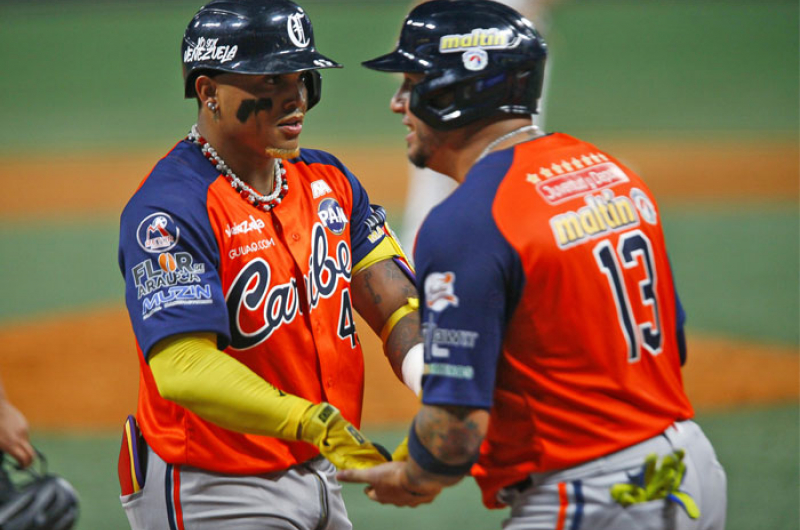 CARIBES BLANQUEO A LEONES EN EL MONUMENTAL