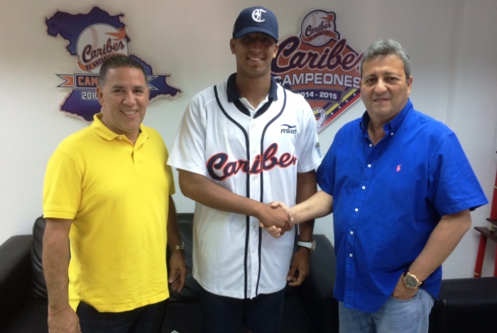 SEIS PROSPECTOS DE LA TRIBU FIRMARON