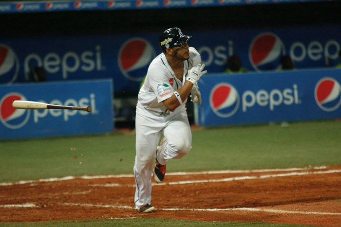 REYES DEJÓ EN EL TERRENO A CARDENALES