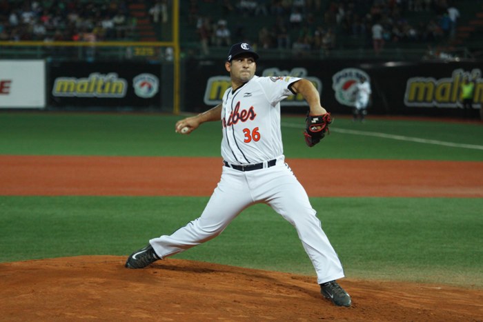 CARIBES CEDIÓ EN CASA ANTE LEONES