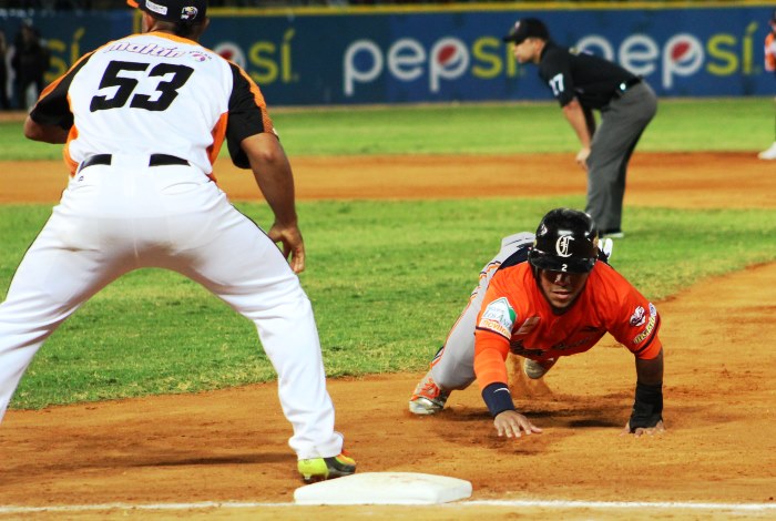 OTRO REVÉS EN EL NIDO, LA SERIE 1-3