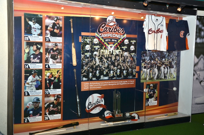 DEVELADA LA VITRINA DEL EQUIPO CAMPEON