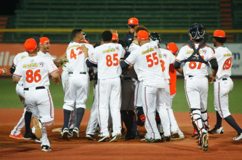 TRIBUNA CARIBE JUEGO #16