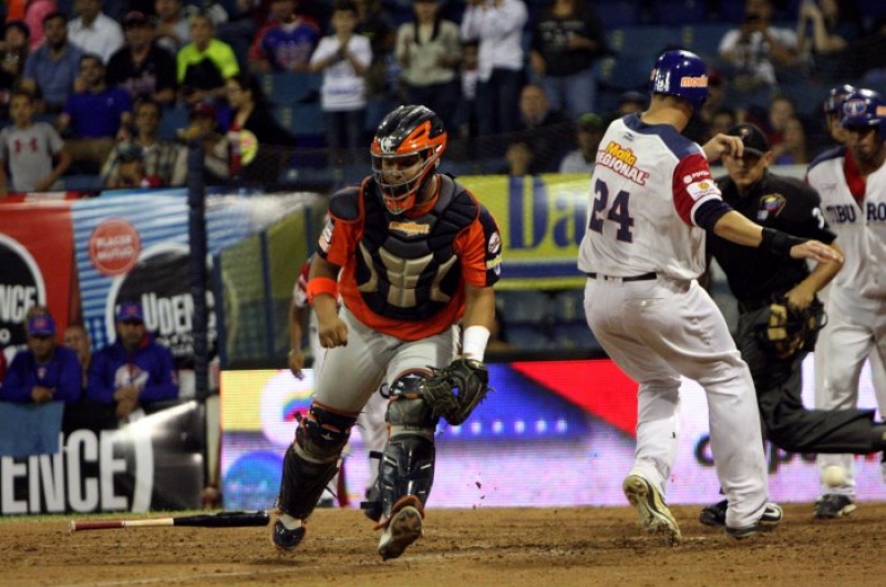TIBURONES SE IMPUSO A CARIBES