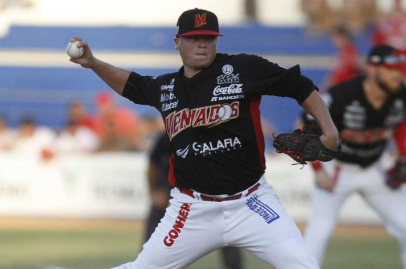 NICK STRUCK REFUERZA A LA TRIBU