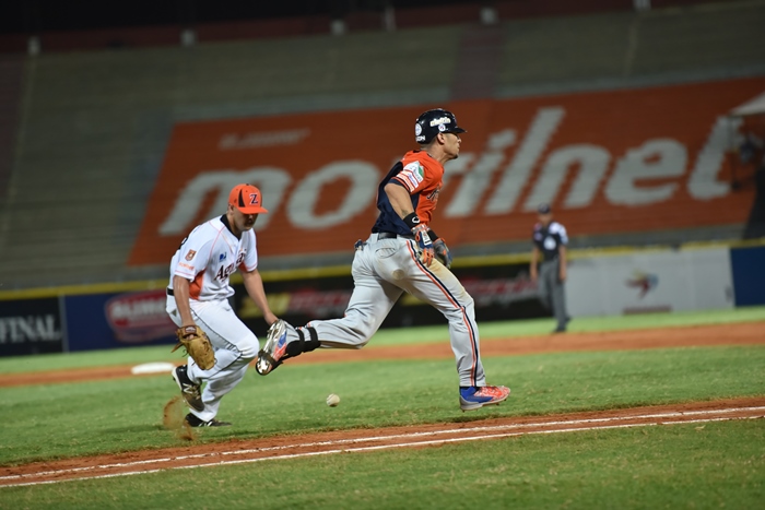 ÁGUILAS APROVECHÓ LOS ERRORES