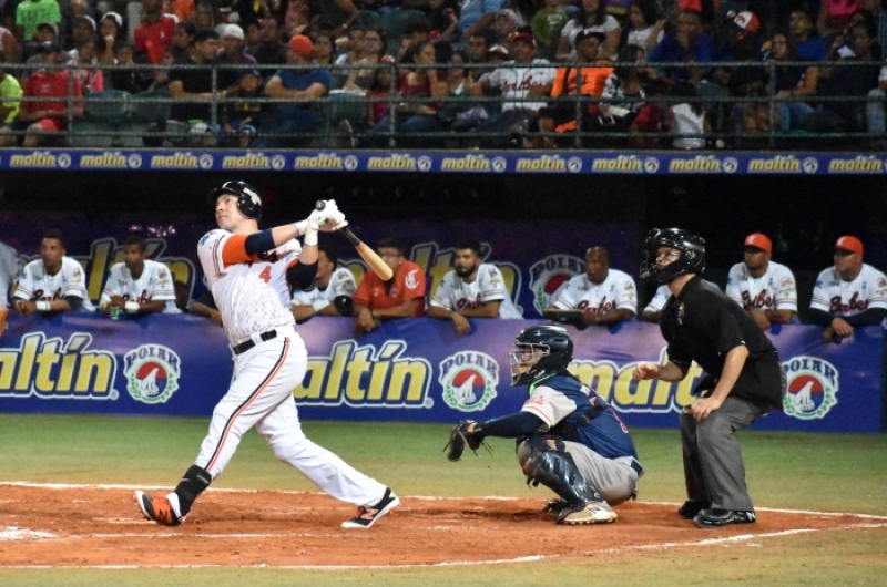 CAÍDA EN EL JUEGO INAUGURAL