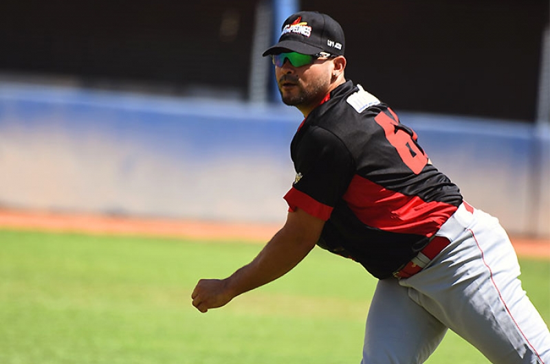 ALEX TORRES CON CARIBES